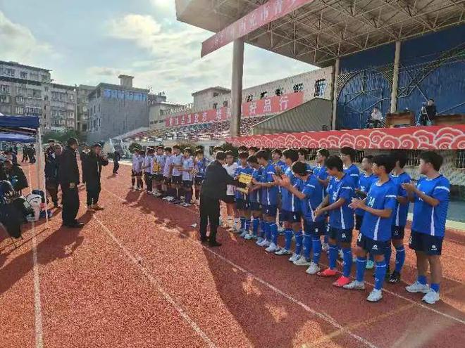 市中学生足球比赛中获得佳绩米乐m6网站营山中学在全(图2)