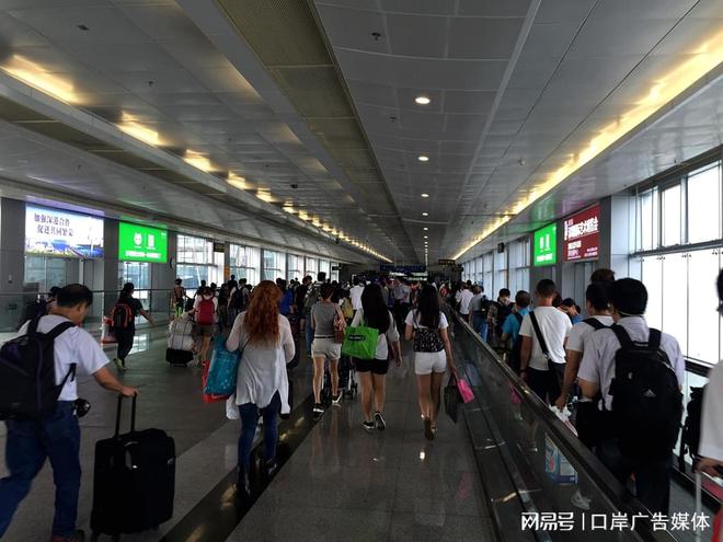 必经通道灯箱广告牌有哪些米乐m6网站福田口岸入境(图2)