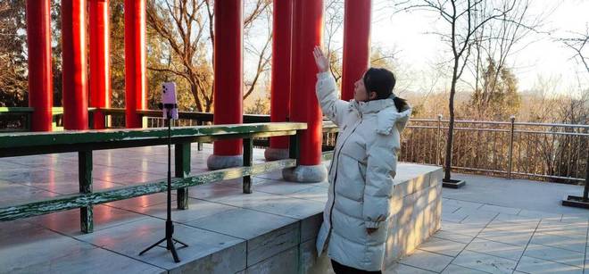 自拍杆三脚架一键变焦记录美好瞬间！m6米乐注册小米变焦支架自拍杆2(图2)