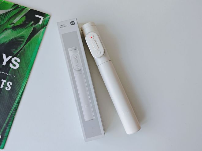 我的自拍神器--小米变焦支架自拍杆 2米乐体育app网站一杆多用拍照不求人(图1)
